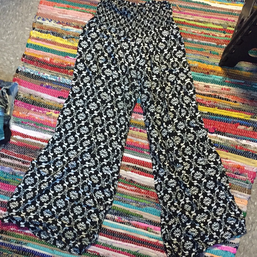 Stretchy floral palazzo pants!!